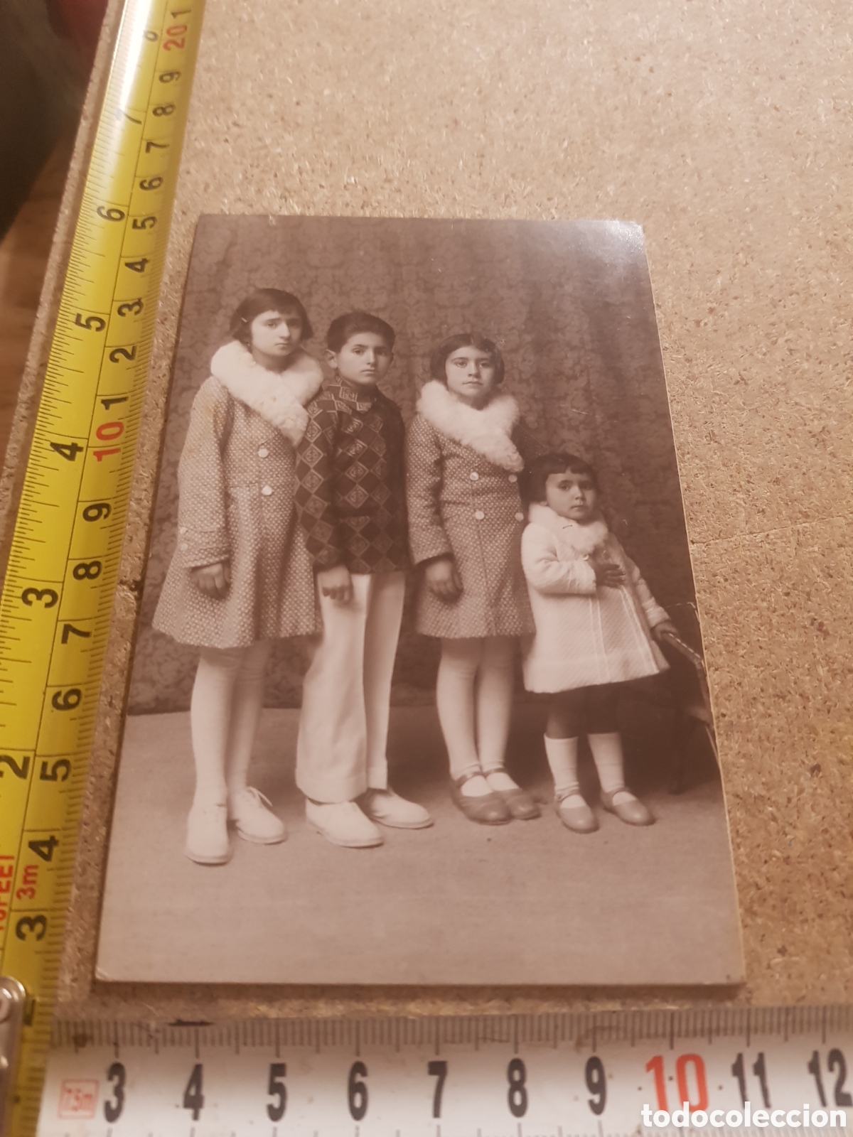 Fotografia antiga: Fotograf&iacute;a de cuatro hermanos por edad 1910