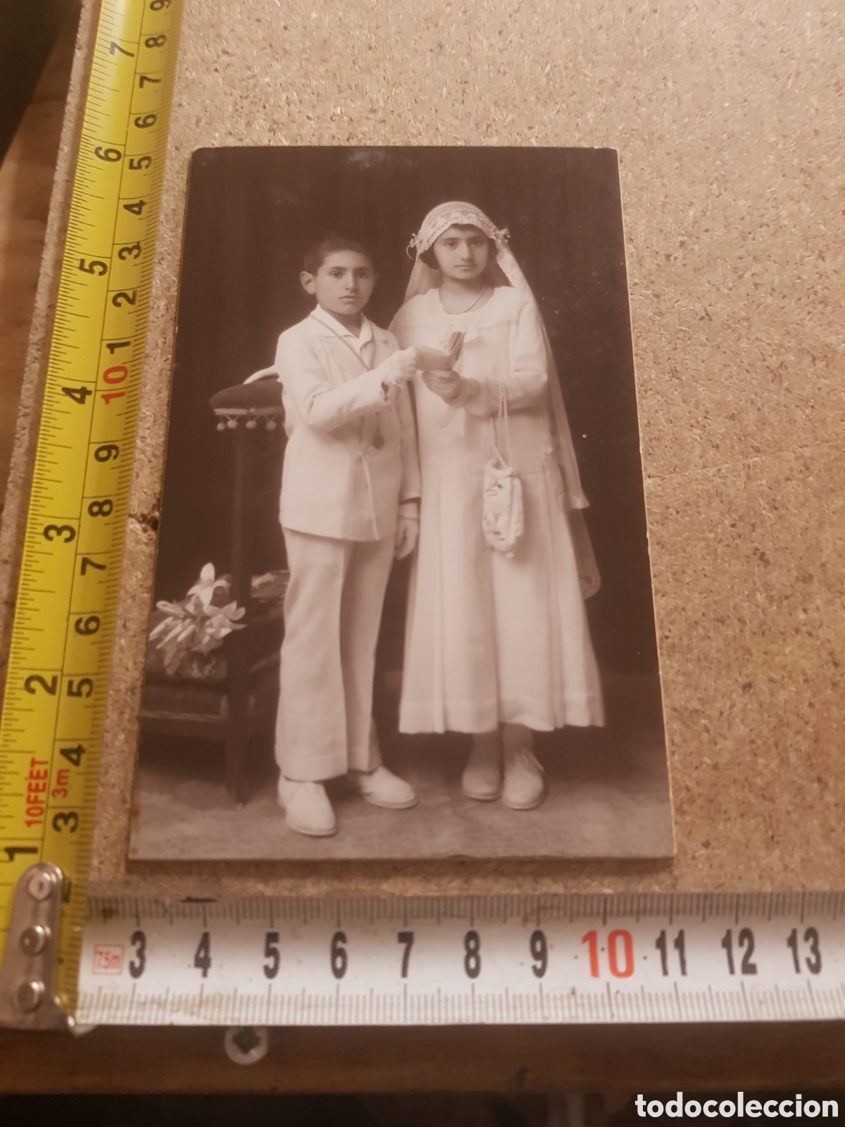 Fotografia antiga: Antigua fotograf&iacute;a de dos hermanos haciendo la primera comuni&oacute;n, a&ntilde;os 20 aprox.