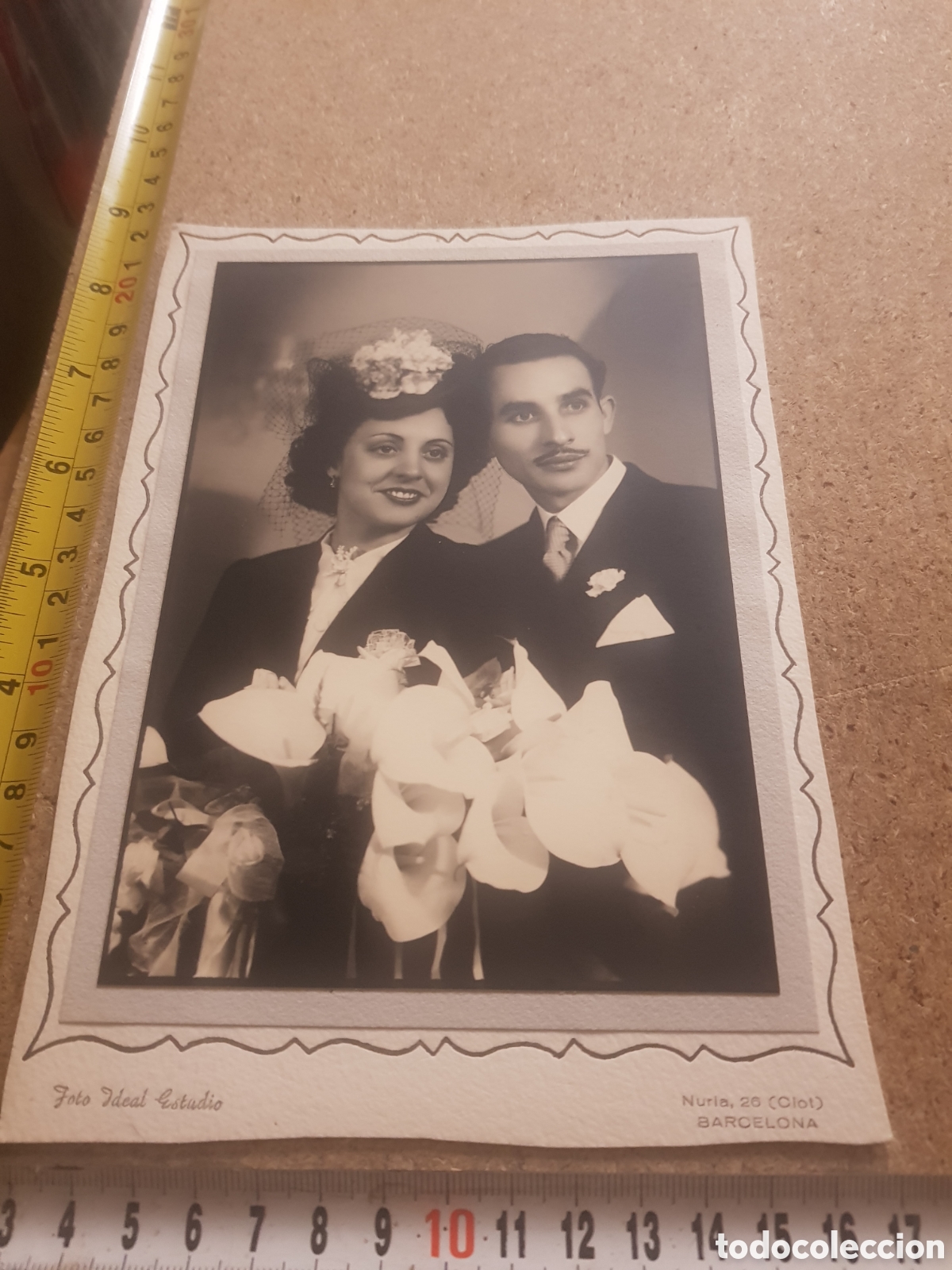 Fotografia antiga: Fotograf&iacute;a matrimonial de los a&ntilde;os 40 aprox. con dedicatoria.