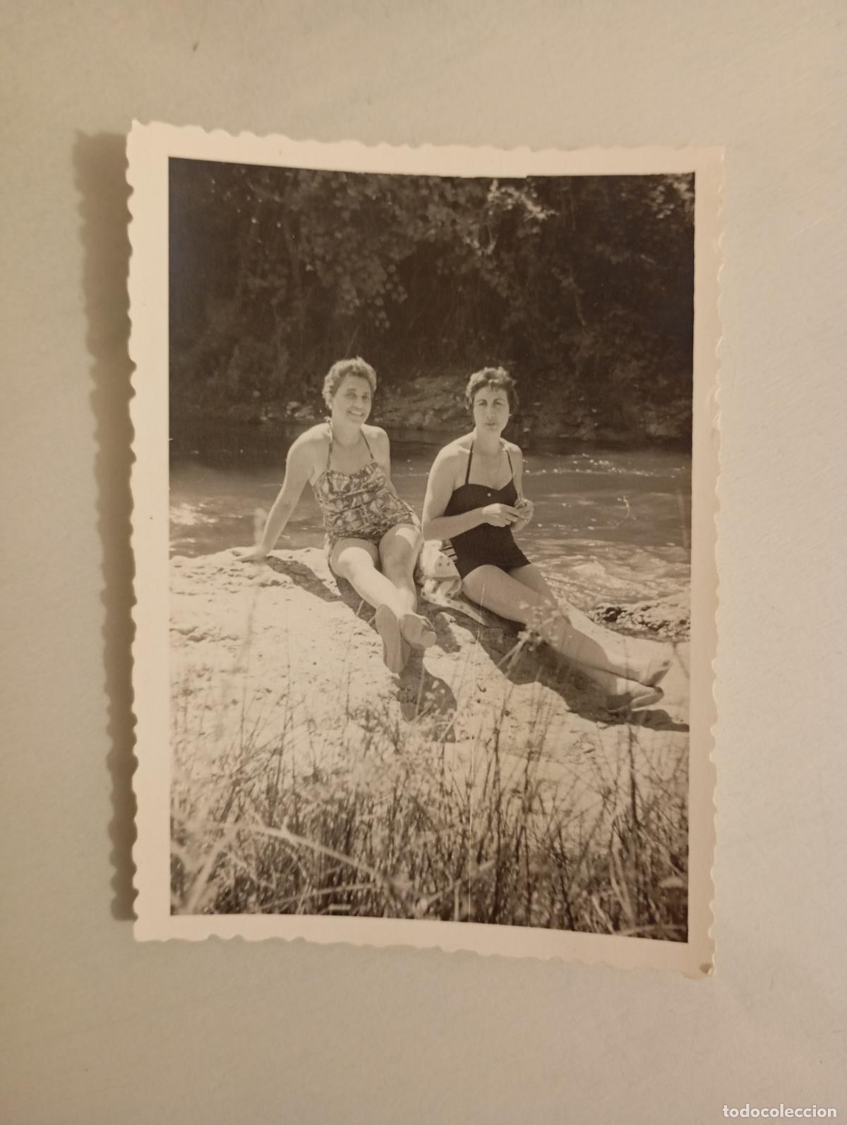 Fotografia antiga: ANTIGUA FOTOGRAF&Iacute;A MUJERES JUNTO A UN R&Iacute;O. TDKP21M