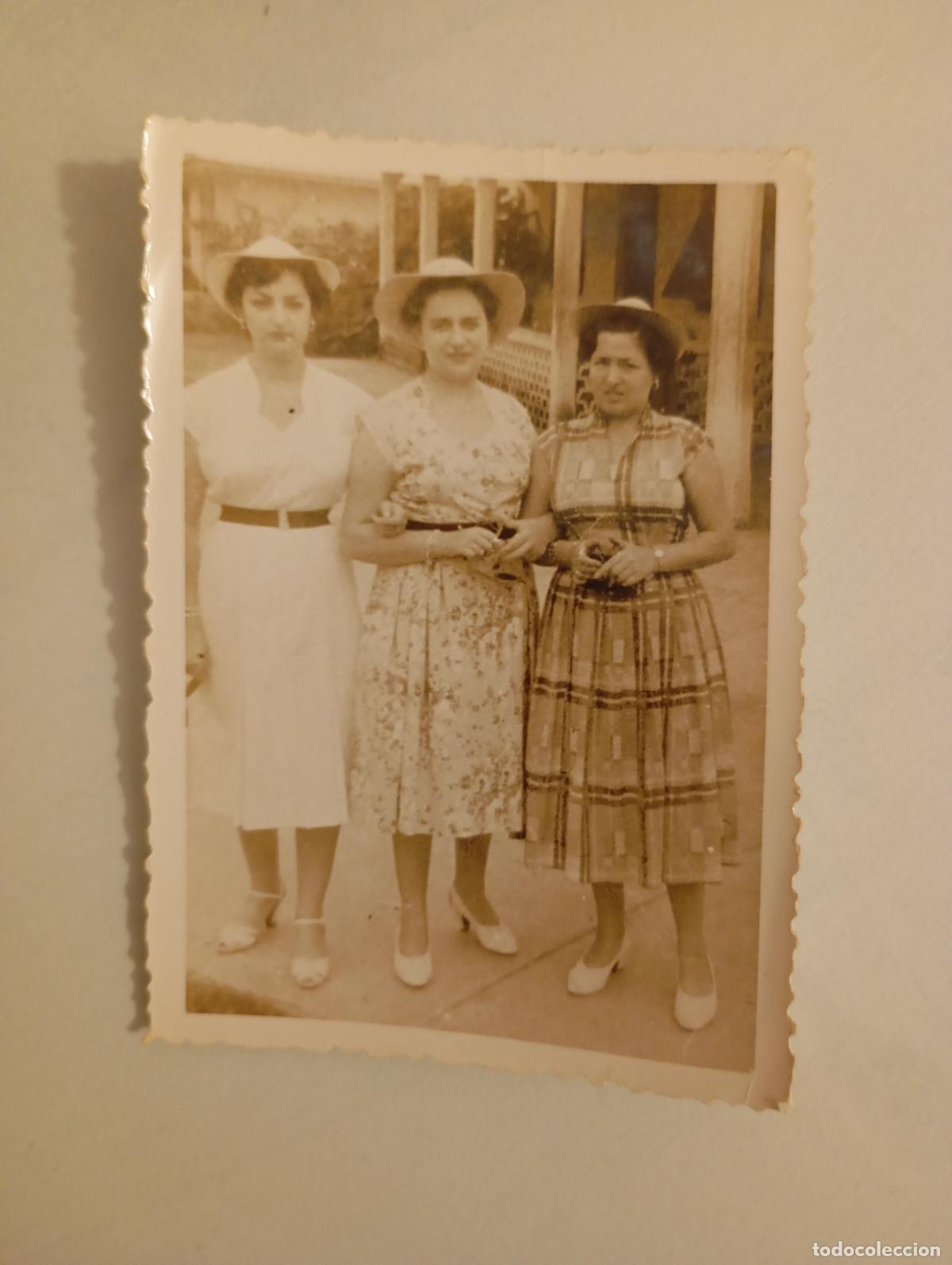 Fotografia antiga: ANTIGUA FOTOGRAF&Iacute;A MUJERES CON SOMBRERO. TDKP21M