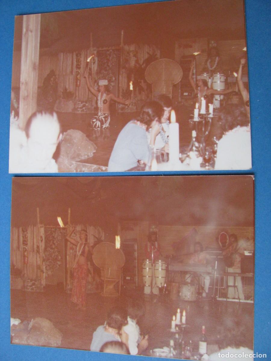 Fotografia antiga: 2 FOTOS DE LOS A&Ntilde;OS 80. 12,5X9 CM. SIN LOCALIZAR EL LUGAR. RESTAURANTE, PUB, ESPECTACULO.
