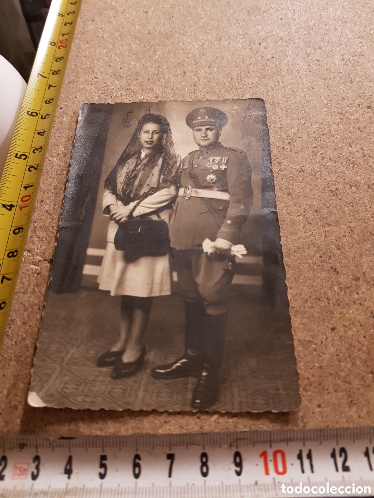 Fotografia antica: Fotograf&iacute;a de una se&ntilde;ora con un militar condecorado a&ntilde;os 30 aprox.