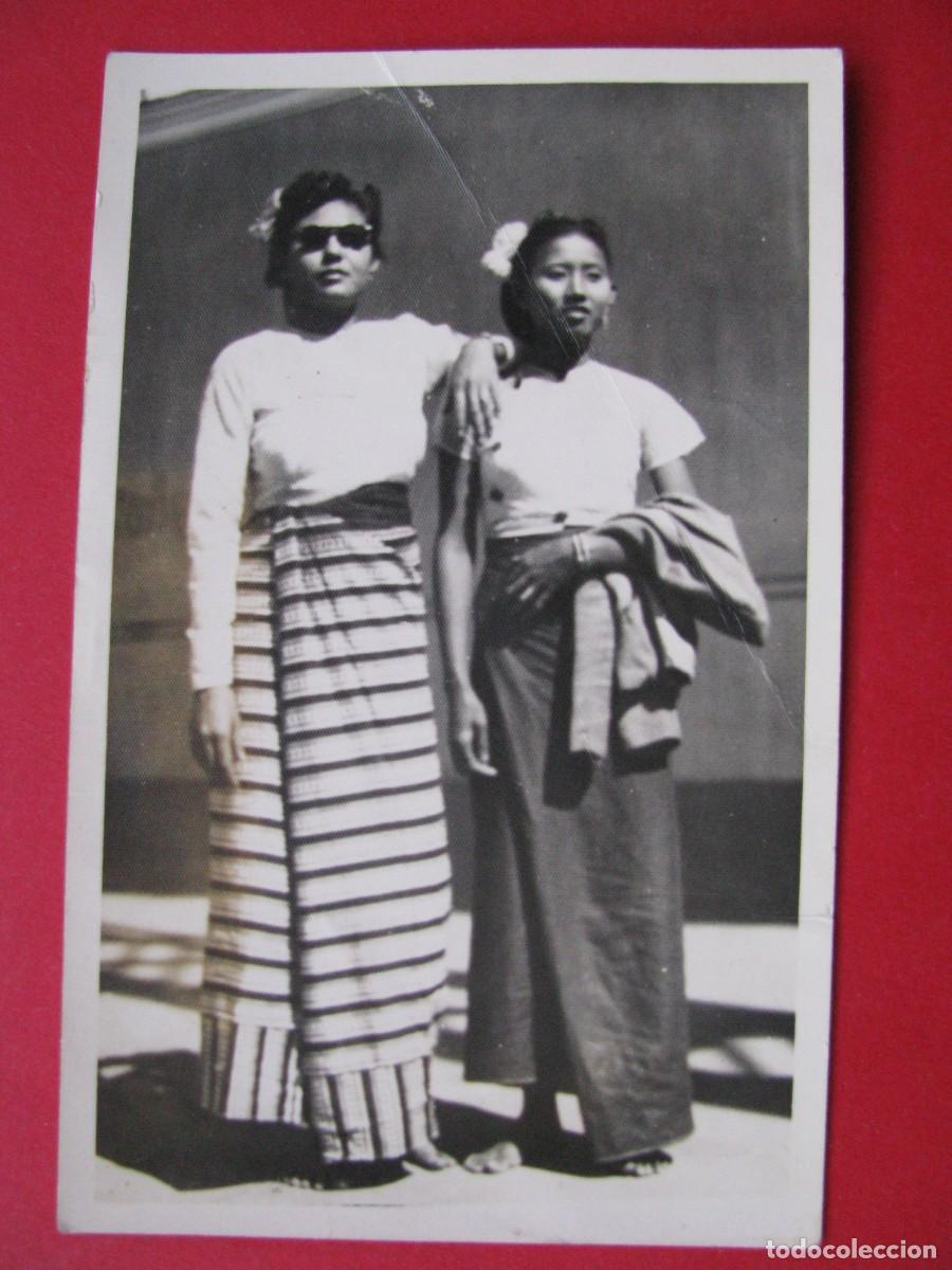 Antique Photography: FOTO DE 2 MUJERES. ASIA ORIENTAL. A&Ntilde;OS 50 O 60. 14X9 CM. PAPEL AGFA BROVIRA.