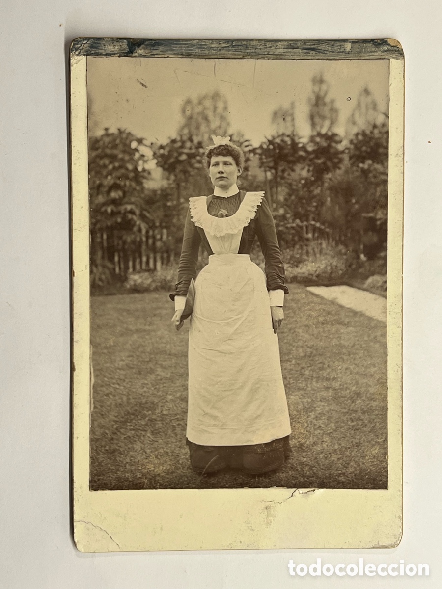 Antique Photography: RETRATO GABINETE. Una Ni&ntilde;era Victoriona&hellip; Fotograf&iacute;a (fin Siglo XIX) Med&iacute;das; 10,5 x 16,5 cm.