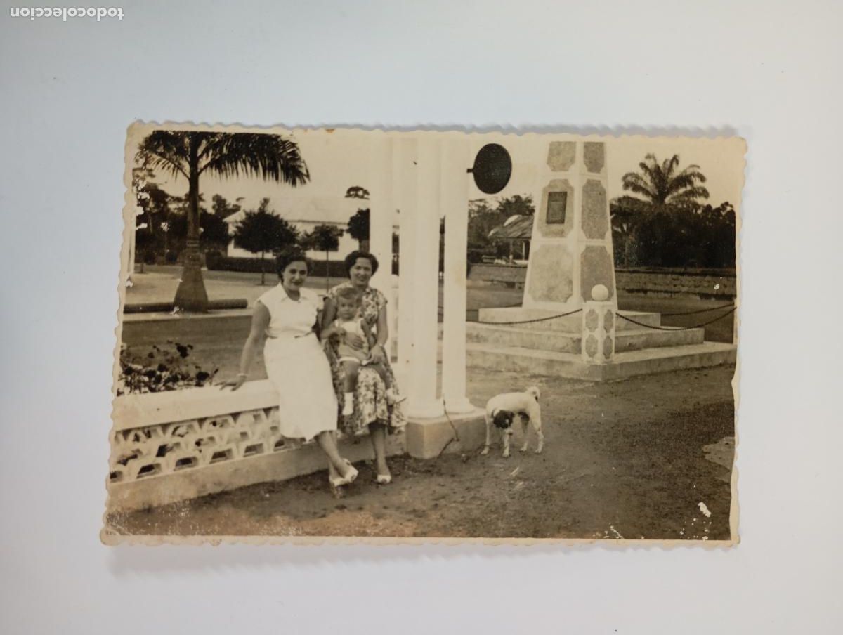 Fotografia antica: ANTIGUA FOTOGRAF&Iacute;A MUJERES EN UNA PLAZA. TDKP21N