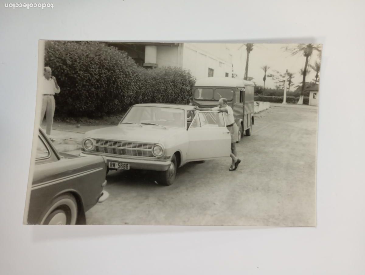 Fotografia antica: ANTIGUA FOTOGRAF&Iacute;A HOMBRE EMPUJANDO COCHE. TDKP21N