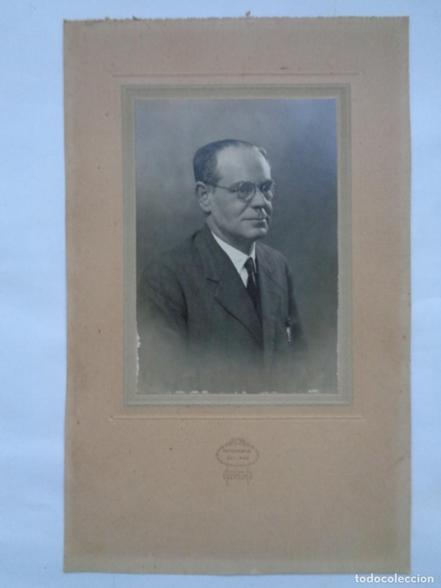 Fotografia antiga: BONITA FOTO DE ESTUDIO DE SE&Ntilde;OR ELEGANTE, A&Ntilde;OS 30. DE QUIJANO, SAN FERNAND0 ( CADIZ )...18,5 X 30 CM
