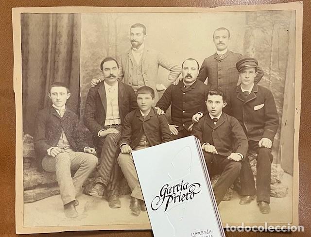Fotografia antica: FOTOGRAFIA DE HOMBRES, CABALLEROS DEL S. XIX, SALIO PUBLICADA EN LA MODA ELEGANTE
