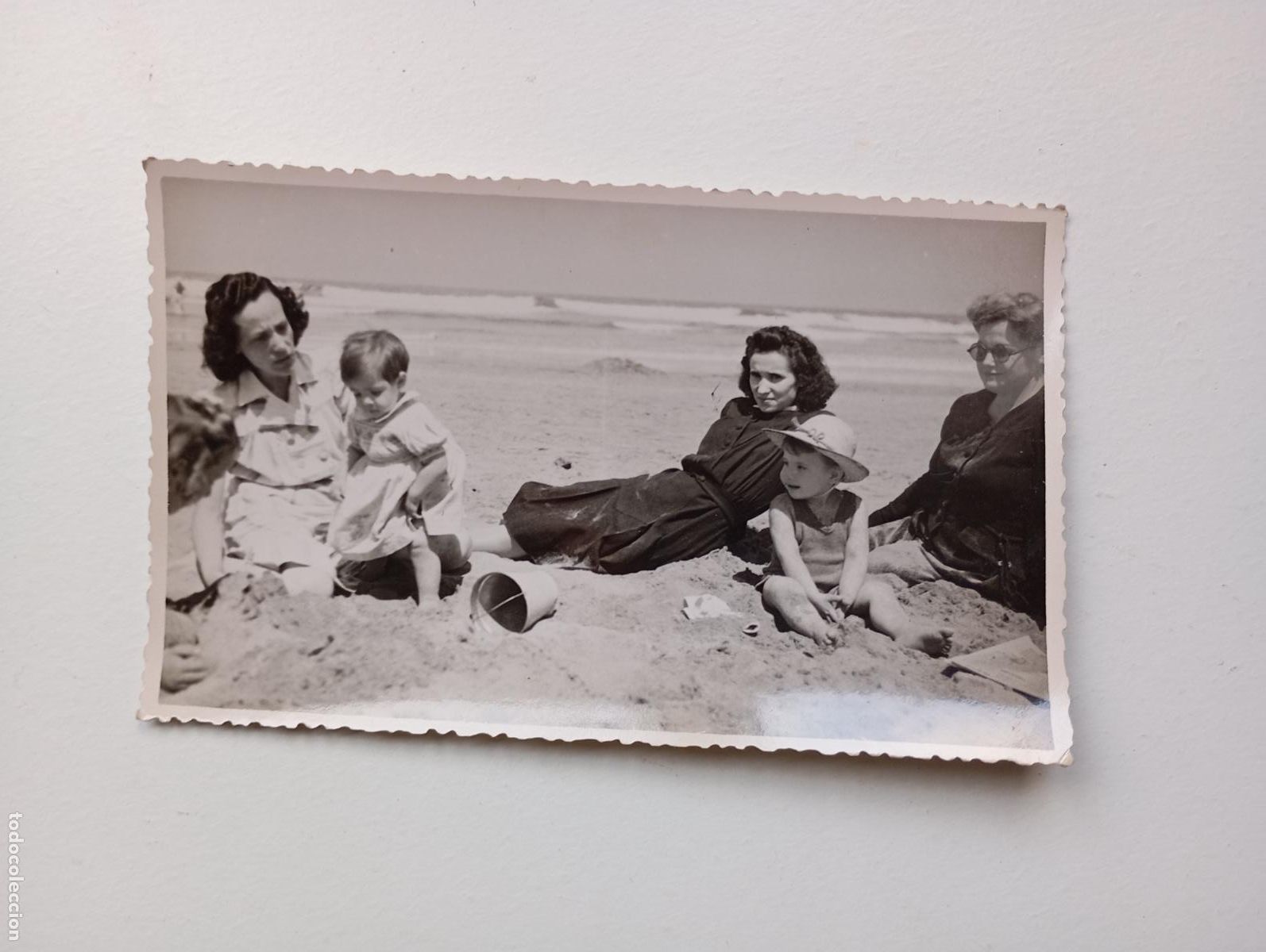 Fotografia antiga: ANTIGUA FOTOGRAF&Iacute;A FAMILIA EN LA PLAYA. TDKP21S