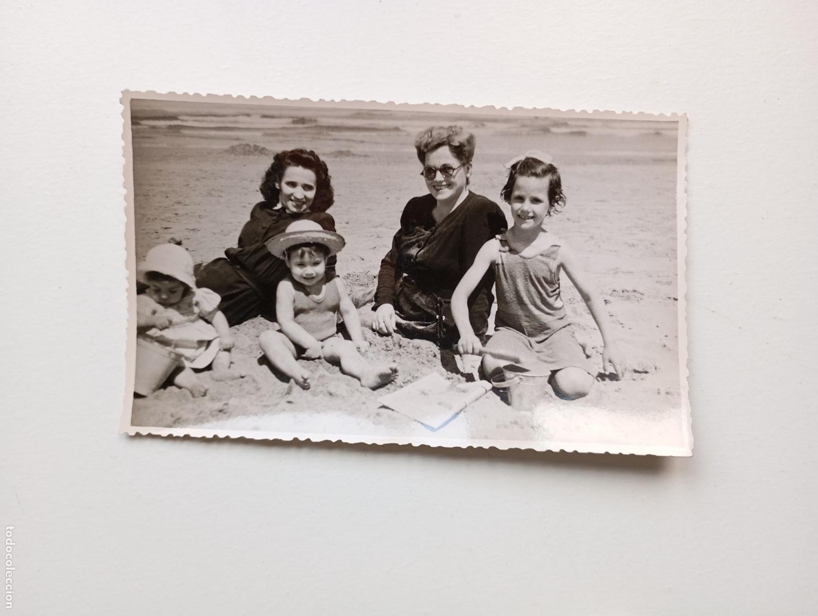 Fotografia antiga: ANTIGUA FOTOGRAF&Iacute;A FAMILIA EN LA PLAYA. TDKP21S