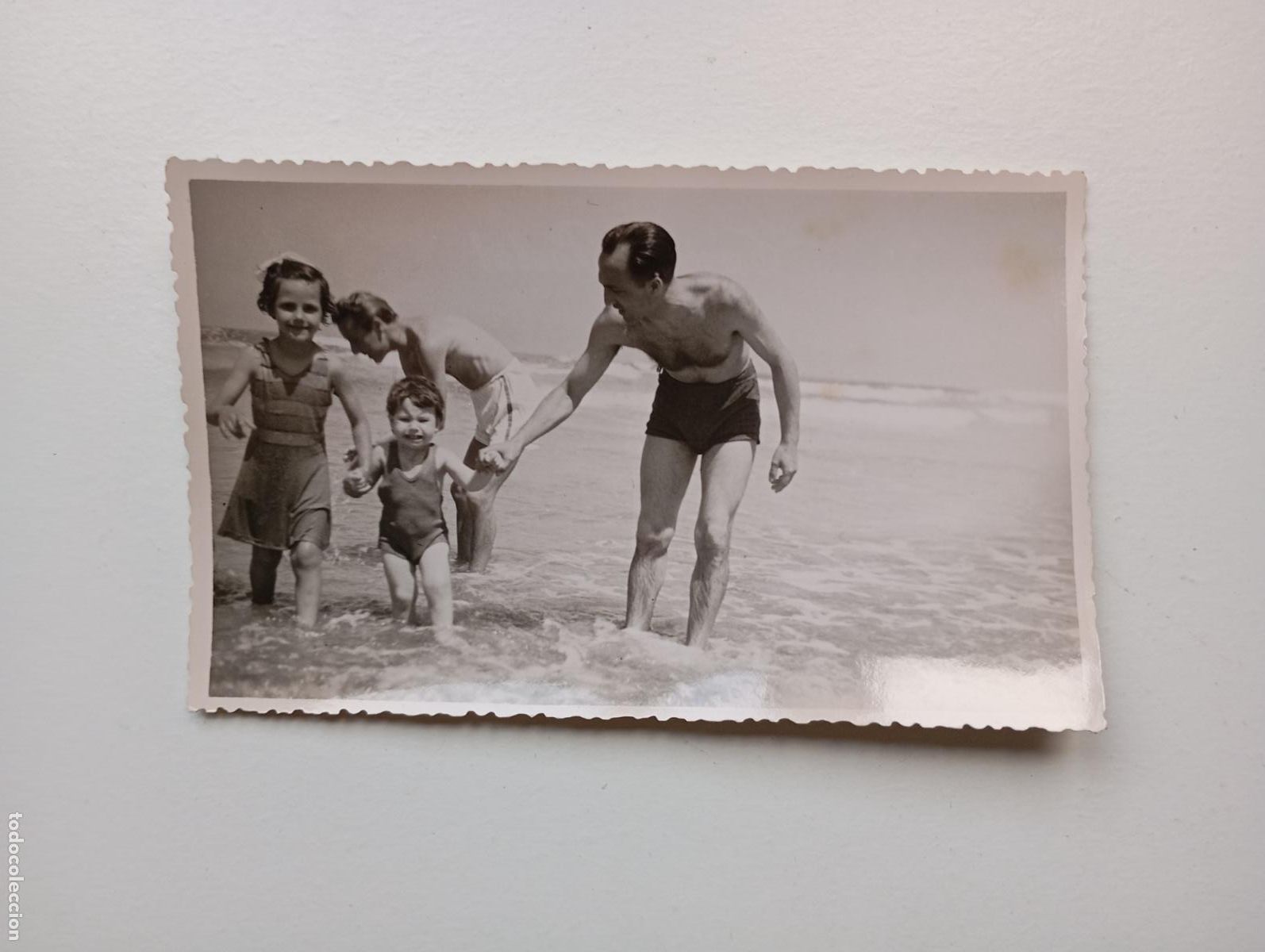 Fotografia antiga: ANTIGUA FOTOGRAF&Iacute;A FAMILIA EN LA PLAYA. TDKP21S