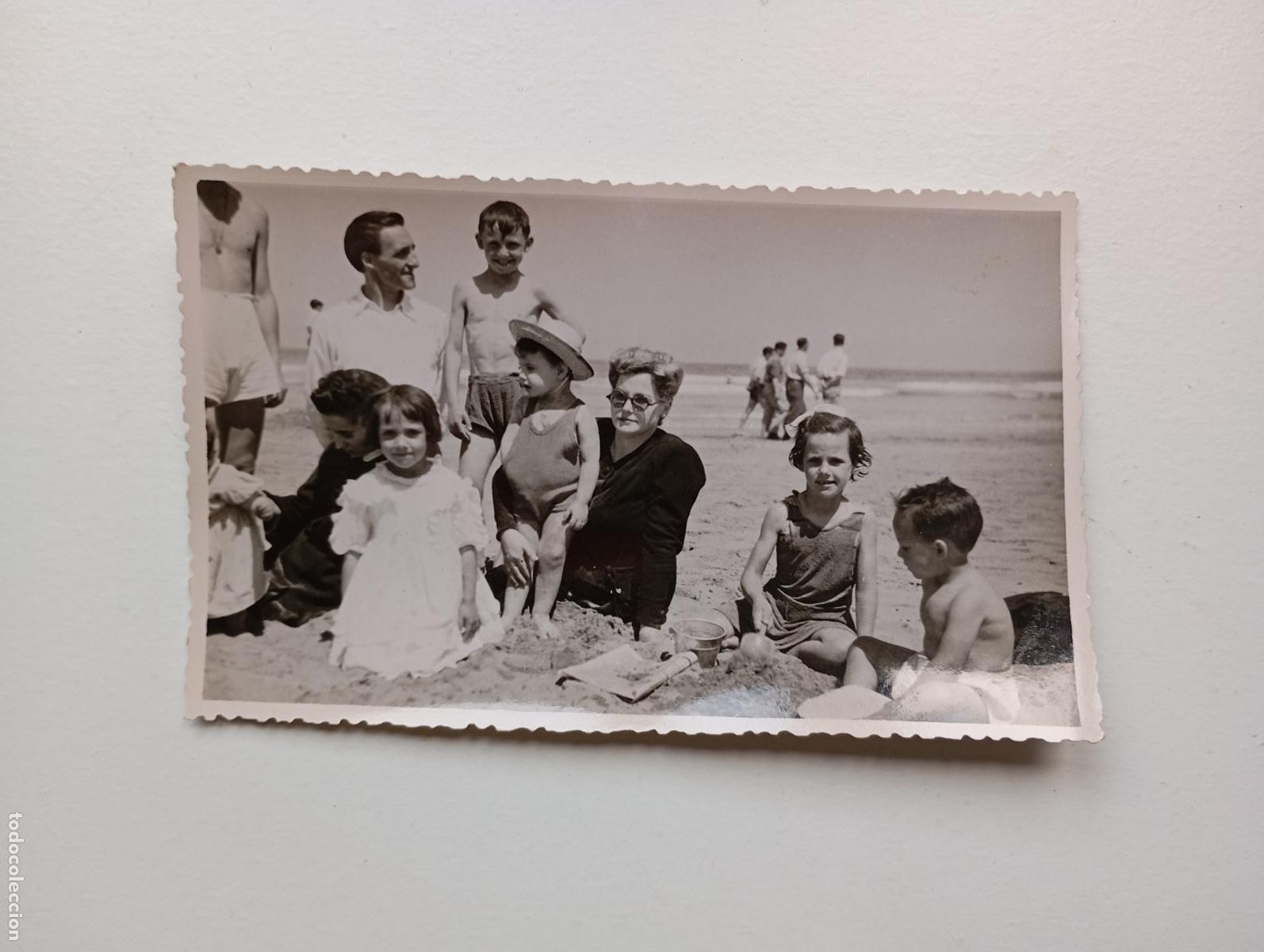 Fotografia antiga: ANTIGUA FOTOGRAF&Iacute;A FAMILIA EN LA PLAYA. TDKP21S