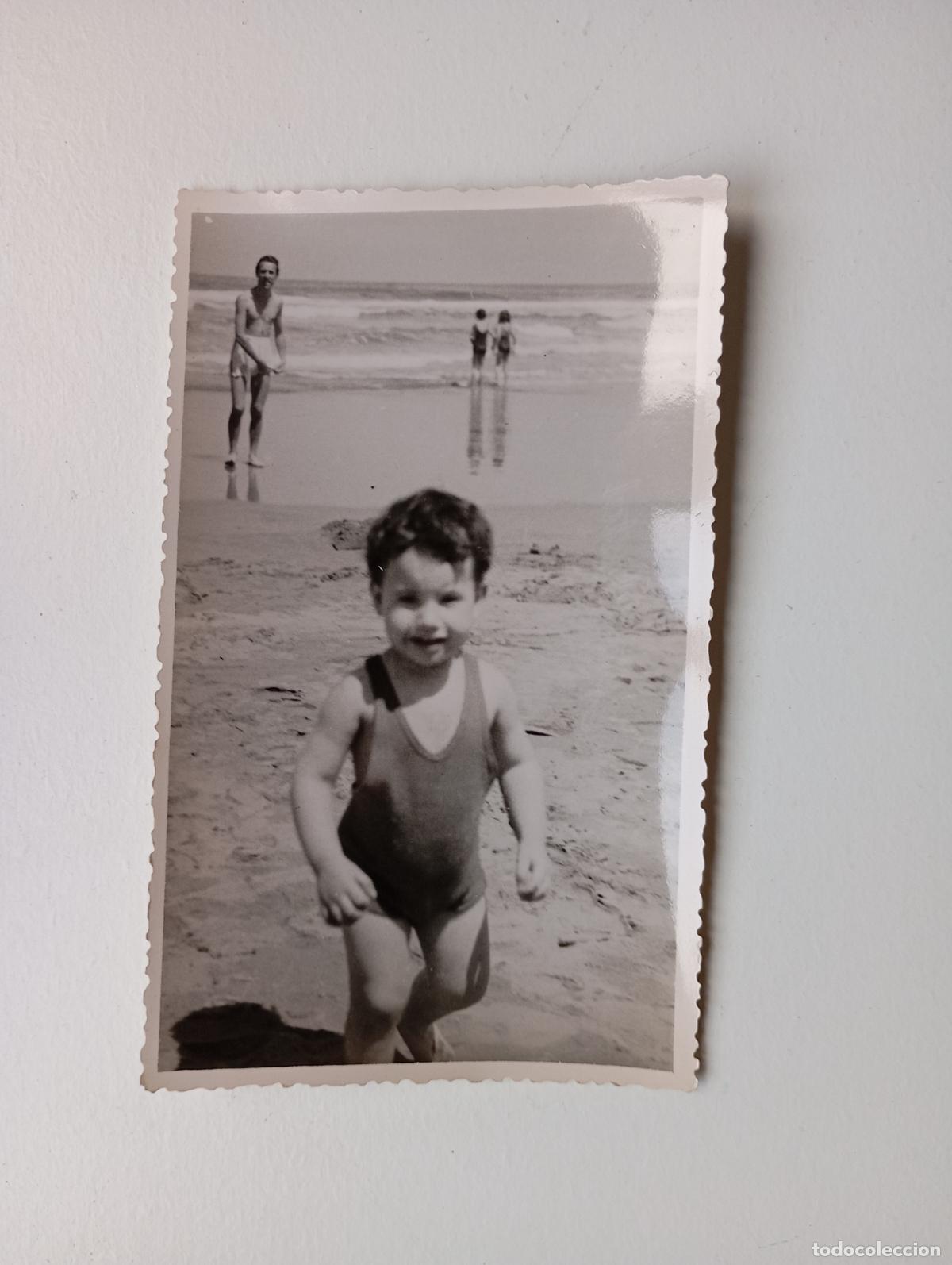 Fotografia antiga: ANTIGUA FOTOGRAF&Iacute;A NI&Ntilde;O EN LA PLAYA. TDKP21S