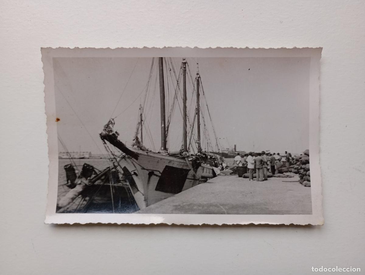 Fotografia antiga: ANTIGUA FOTOGRAF&Iacute;A BARCOS Y PUERTO MAR&Iacute;TIMO. TDKP21S