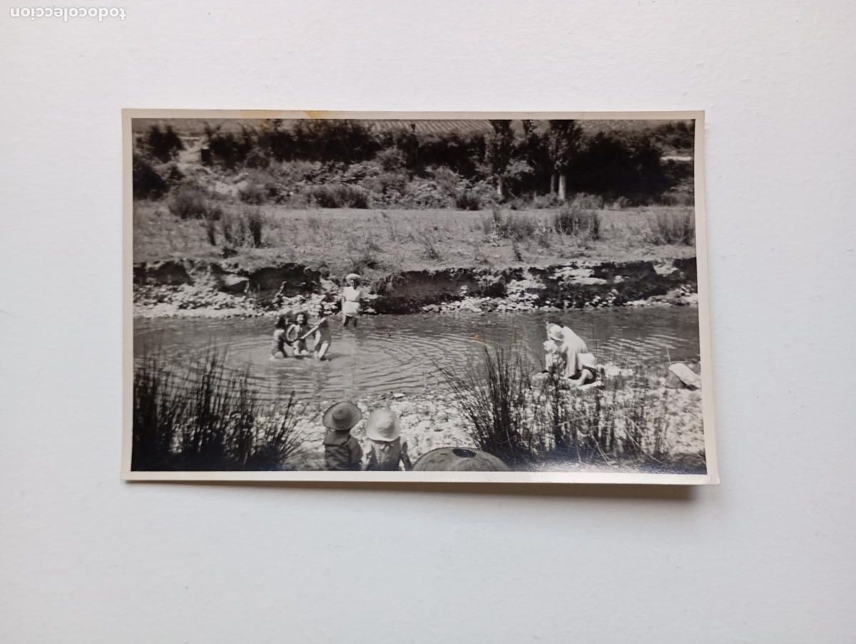 Antique Photography: ANTIGUA FOTOGRAF&Iacute;A PERSONAS BA&Ntilde;&Aacute;NDOSE EN UN R&Iacute;O. TDKP21T