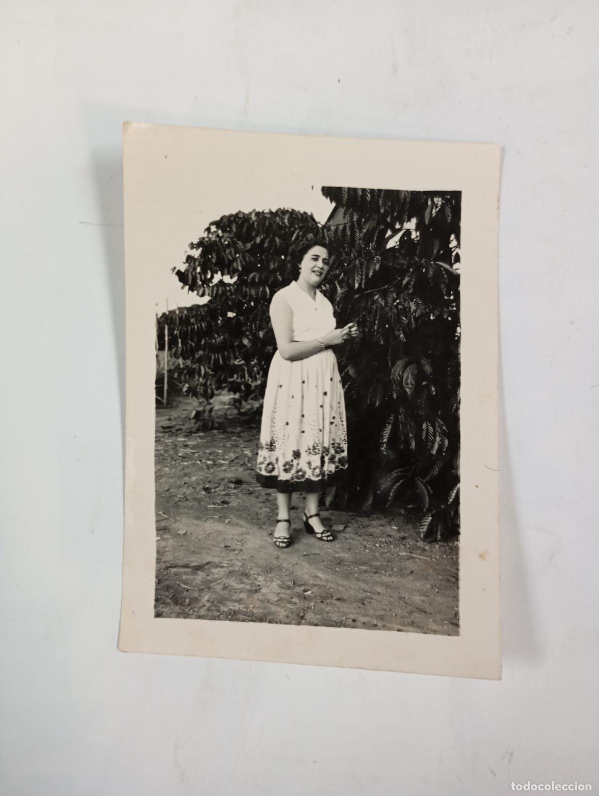 Antique Photography: ANTIGUA FOTOGRAF&Iacute;A MUJER JUNTO A &Aacute;RBOL. TDKP26V