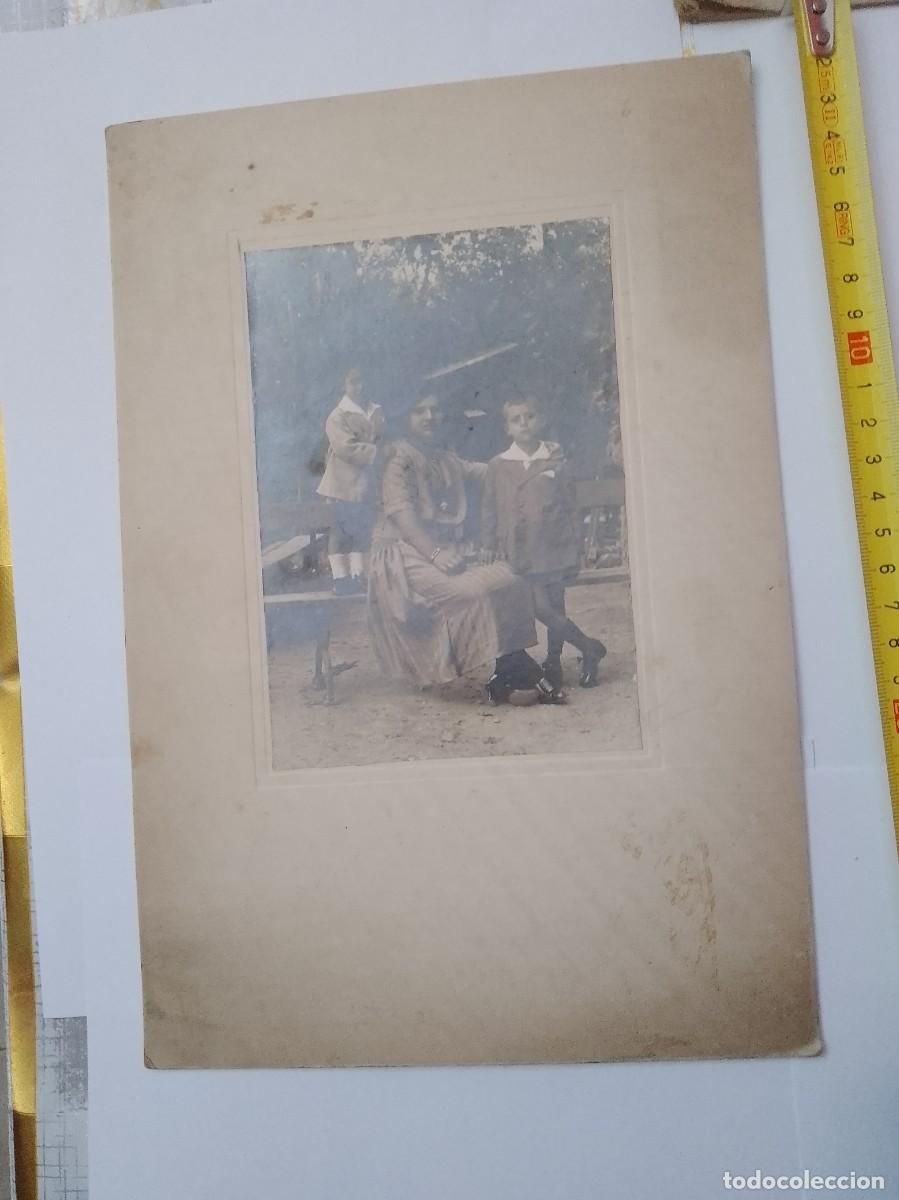 Fotografia antica: Foto a&ntilde;os 20, aproximado de una vieja imprenta