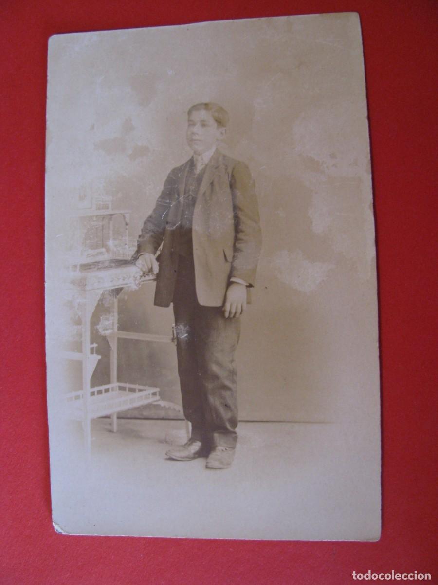 Fotografia antica: ANTIGUA FOTO. UN MUCHACHO 13,5X8,5 CM. NO HAY DATOS.