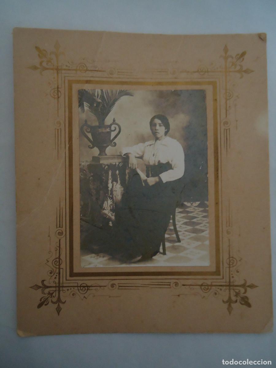 Fotografia antica: FOTOGRAFIA DE GRAN TAMA&Ntilde;O DE SE&Ntilde;ORA SENTADA. NO TIENE AUTOR. 19 X 16 CTMS. PP -10