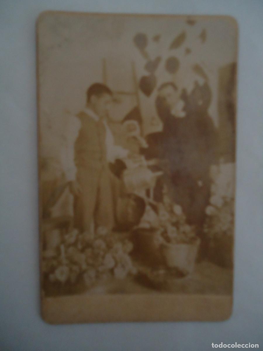 Fotografia antica: FOTOGRAFIA TAMA&Ntilde;O POSTAL DE 2 SE&Ntilde;ORES CON TIESTOS Y FLORES. PP -10