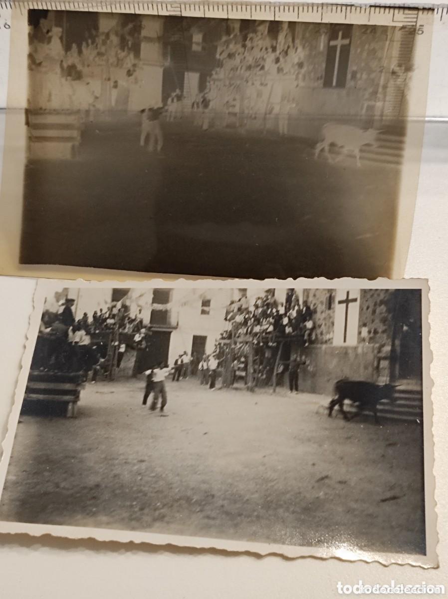 Fotografia antica: Antigua foto con su negativo toros vaquillas Algar del Palancia 1943 fiestas