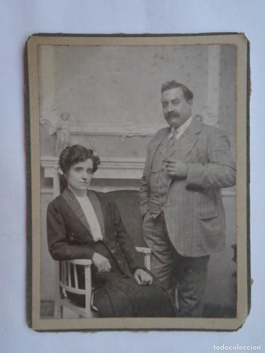 Antique Photography: PRECIOSA FOTO DE ESTUDIO DE PAREJA, FINES DEL SIGLO XIX O PRINCIPIOS DEL XX ....11,5 X 15,5 CM