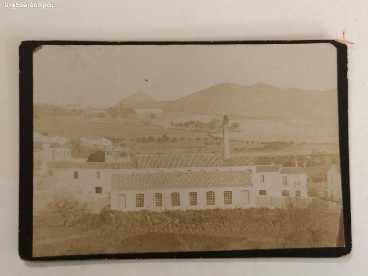 Fotografia antica: LUGAR SIN IDENTIFICAR - FOTOGRAFIA ALBUMINA ANTIGUA PEGADA A CART&Oacute;N - UNA CASA -(111.507)