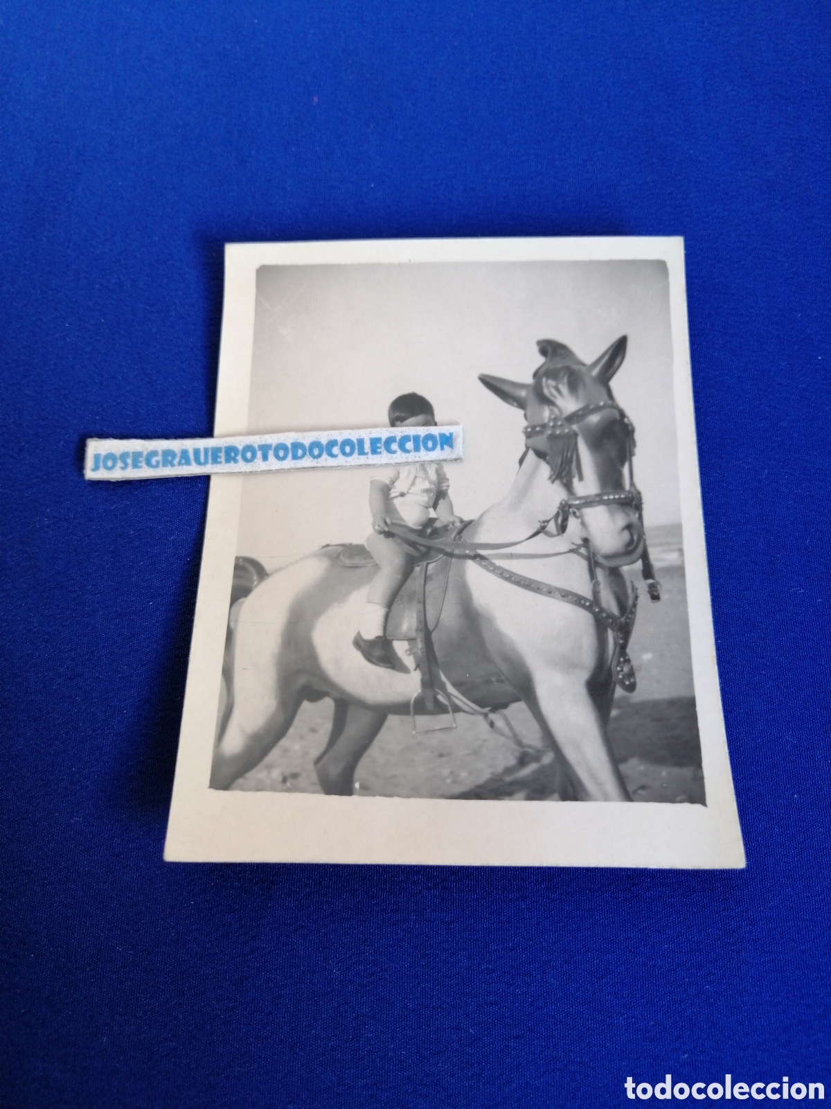 Fotografia antiga: NI&Ntilde;O MODELO CON CABALLO DE JUGUETE FOTOGRAF&Iacute;A ANTIGUA SIGLO PASADO