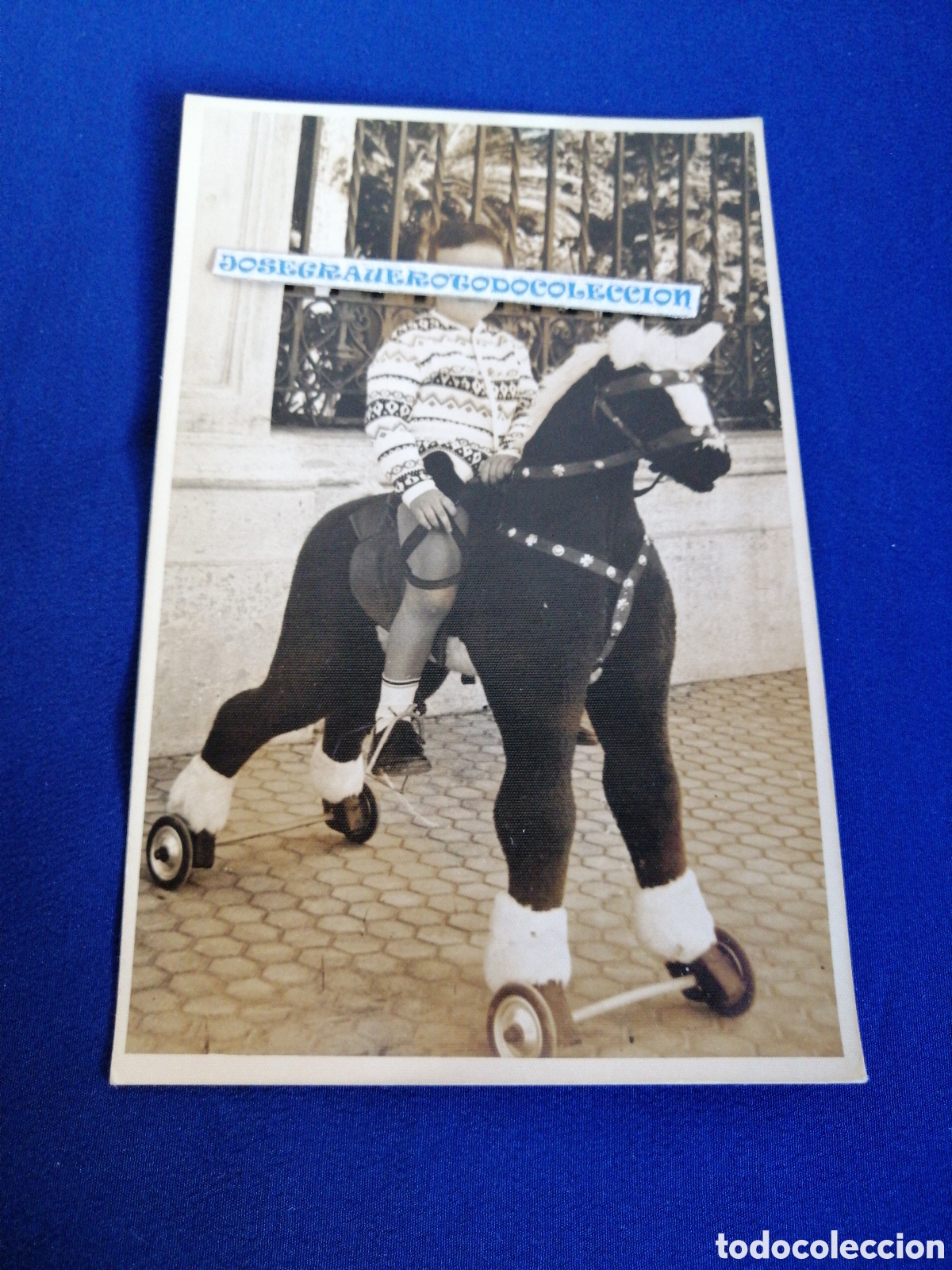 Fotografia antiga: NI&Ntilde;O MODELO CON CABALLO JUGUETE FOTOGRAF&Iacute;A ANTIGUA