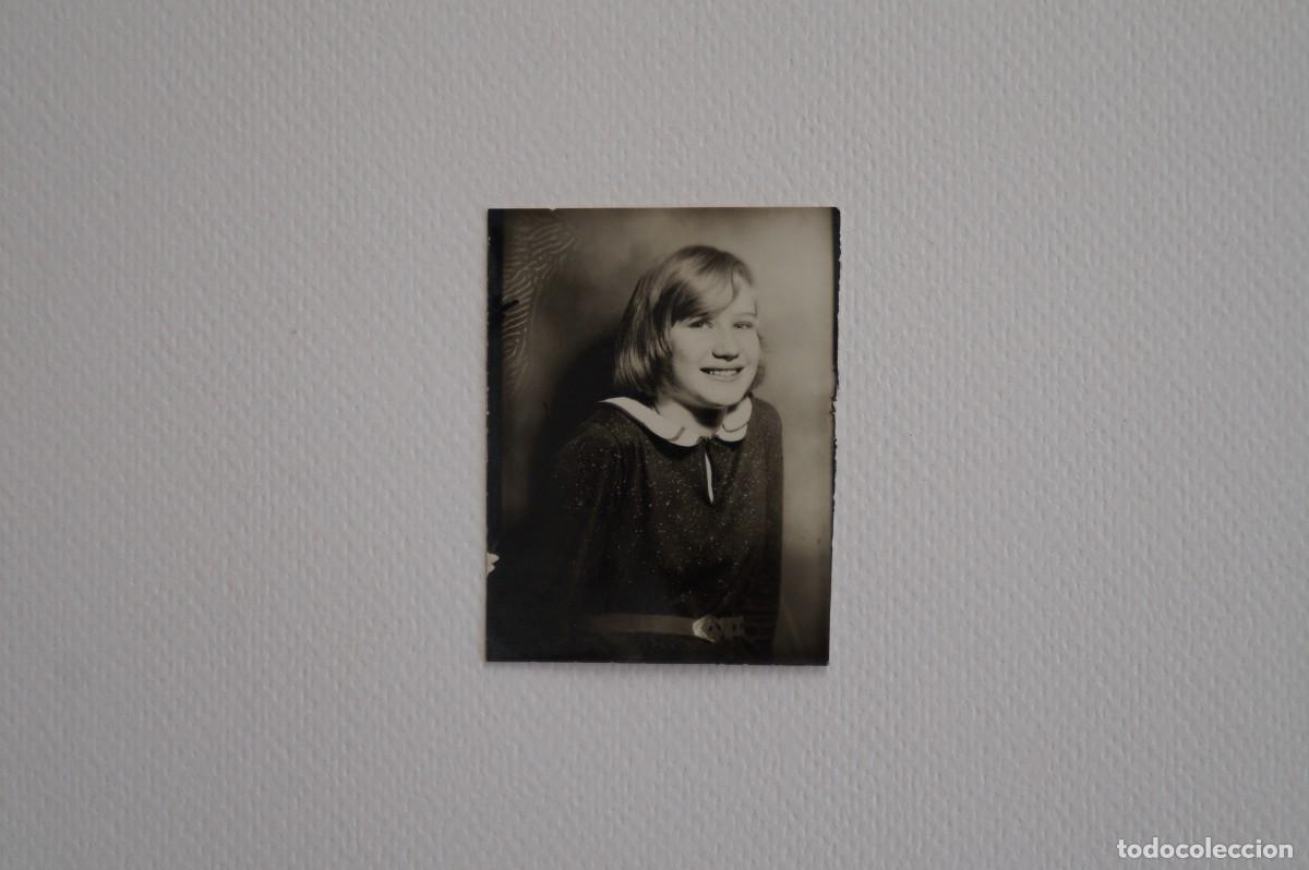 Fotografia antica: Fotomat&oacute;n en blanco y negro. Retrato de mujer joven. EE.UU.