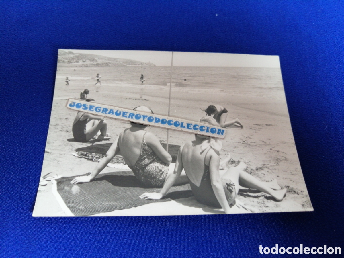 Fotografia antica: PLAYA CON MODELOS EN BA&Ntilde;ADOR A&Ntilde;O 1965 FOTOGRAF&Iacute;A ANTIGUA SIGLO PASADO