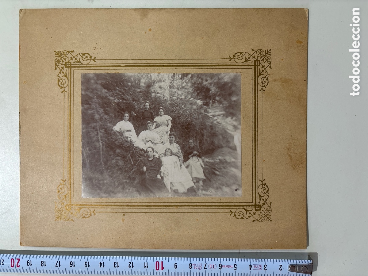 Fotograf&iacute;a antigua: FOTO ALBUMINA. GRUPO FAMILIAR FEMENINO POR LOS ALREDEDORES DE NAVAJAS, CASTELL&Oacute;N. FOT&Oacute;GRAFO?.H.1900?