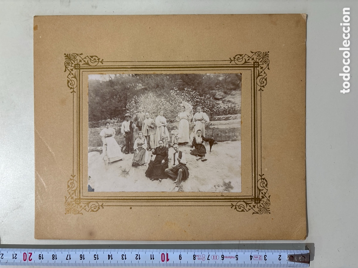 Fotograf&iacute;a antigua: FOTO ALBUMINA. LAS MUJERES CON SOMBRILLA SE PASEAN POR LOS ALREDEDORES DE NAVAJAS, CASTELL&Oacute;N. FOT?.