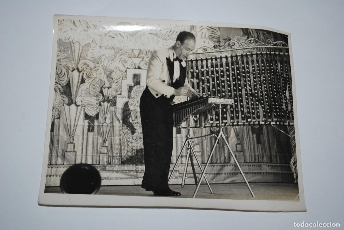 Fotografia antica: CHELE, MUSICO EN SOLITARIO CON ORGANO
