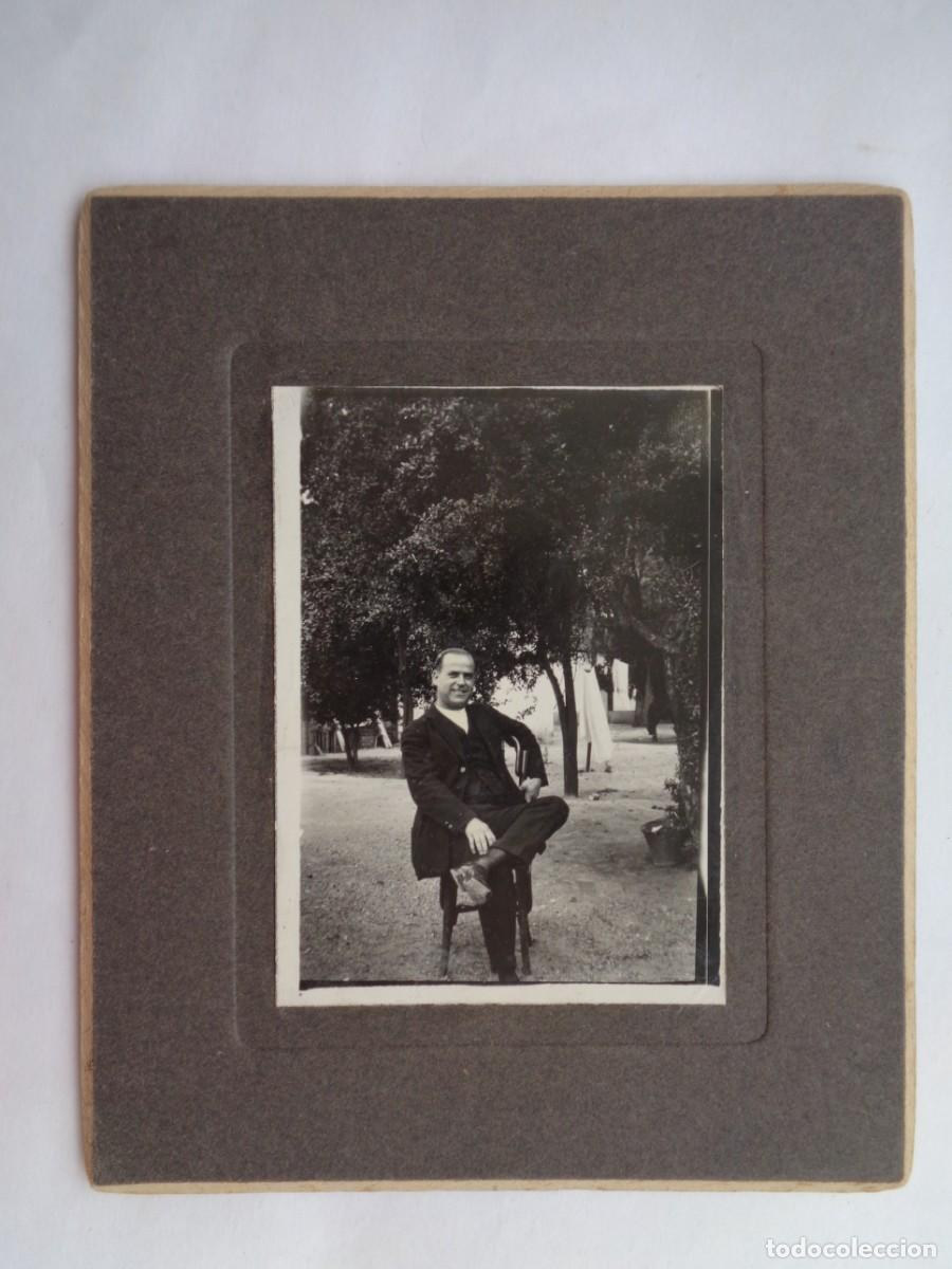 Fotografia antica: BONITA FOTO DE SE&Ntilde;OR ELEGANTE SENTADO EN EL JARDIN . PRINCIPIOS DE SIGLO