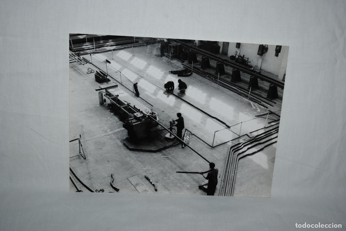 Antique Photography: OPERARIOS DOBLANDO TUBOS