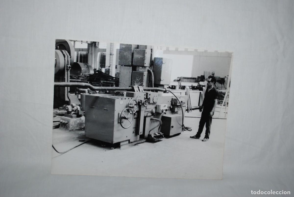 Antique Photography: TRABAJANDO EN LA TUBERIA , EN TALLER.