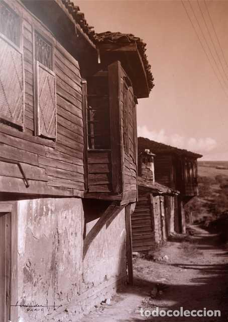 Antique Photography: Iskander, im&aacute;gen de calle con casas de madera