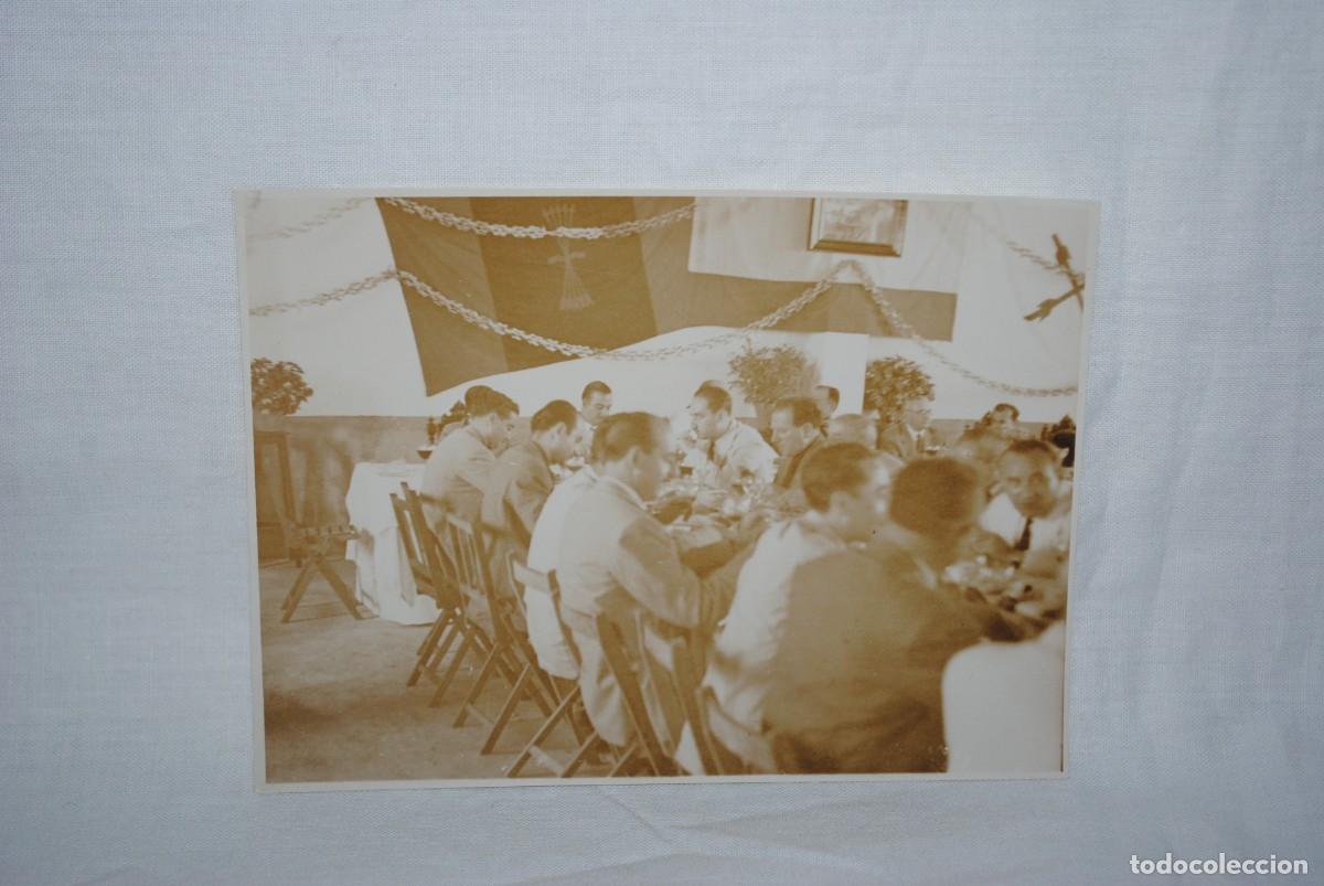 Antique Photography: COMILONA DE JEFES DE LA FALANJE POR LOS 50