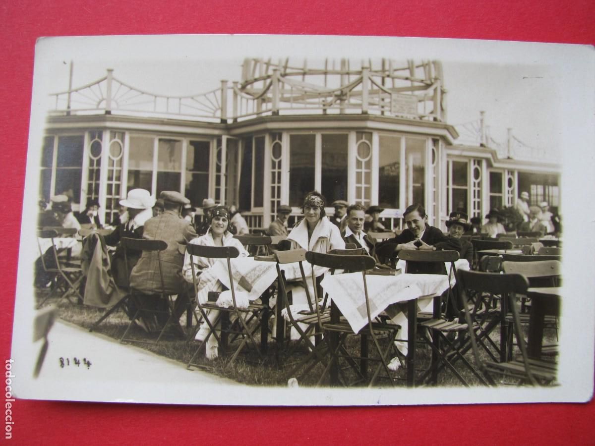 Antique Photography: FOTO DE UN GRUPO DE PERSONAS. REINO UNIDO, EN ALG&Uacute;N BALNEARIO. A&Ntilde;OS 1910 O 1920. 14X9 CM.
