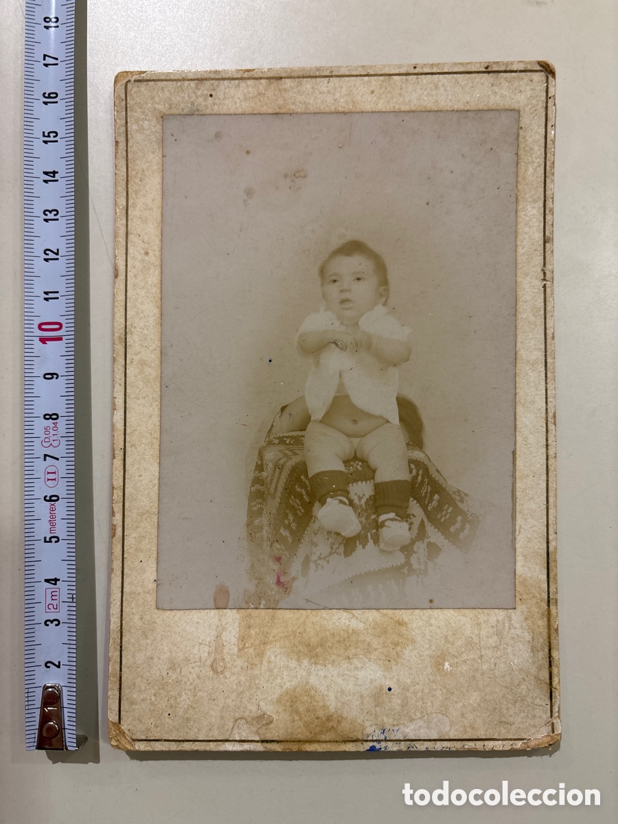 Antique Photography: FOTO ALBUMINA. PEQUE&Ntilde;A MOSTRANDO SUS PARTES &Iacute;NTIMAS. FOT&Oacute;GRAFO?.