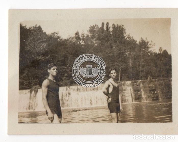 Fotografia antica: FOTOGRAFIA ANTIGUA, AMOREBIETA BA&Ntilde;O EN PRESA ERRIAZAR, A&Ntilde;O 1918, FOTO PAIS VASCO