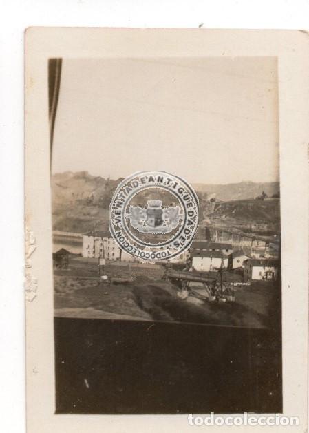 Antique Photography: FOTOGRAFIA ANTIGUA, VISTA DE LA PE&Ntilde;A DESDE EL TREN, PUEBLO, A&Ntilde;O 1918, FOTO PAIS VASCO