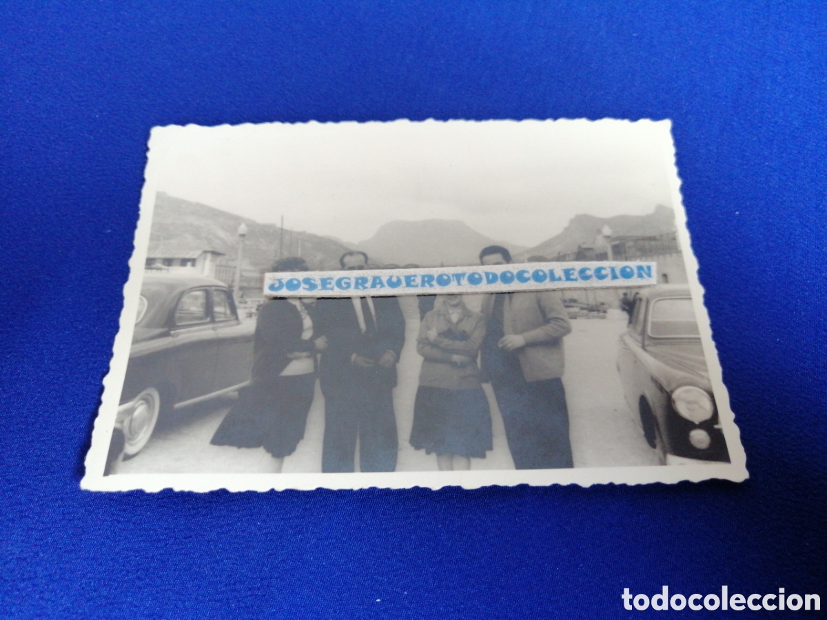 Fotografia antica: CARTAGENA (MURCIA) COCHES ANTIGUOS CON MODELOS FOTOGRAF&Iacute;A ANTIGUA SIGLO PASADO