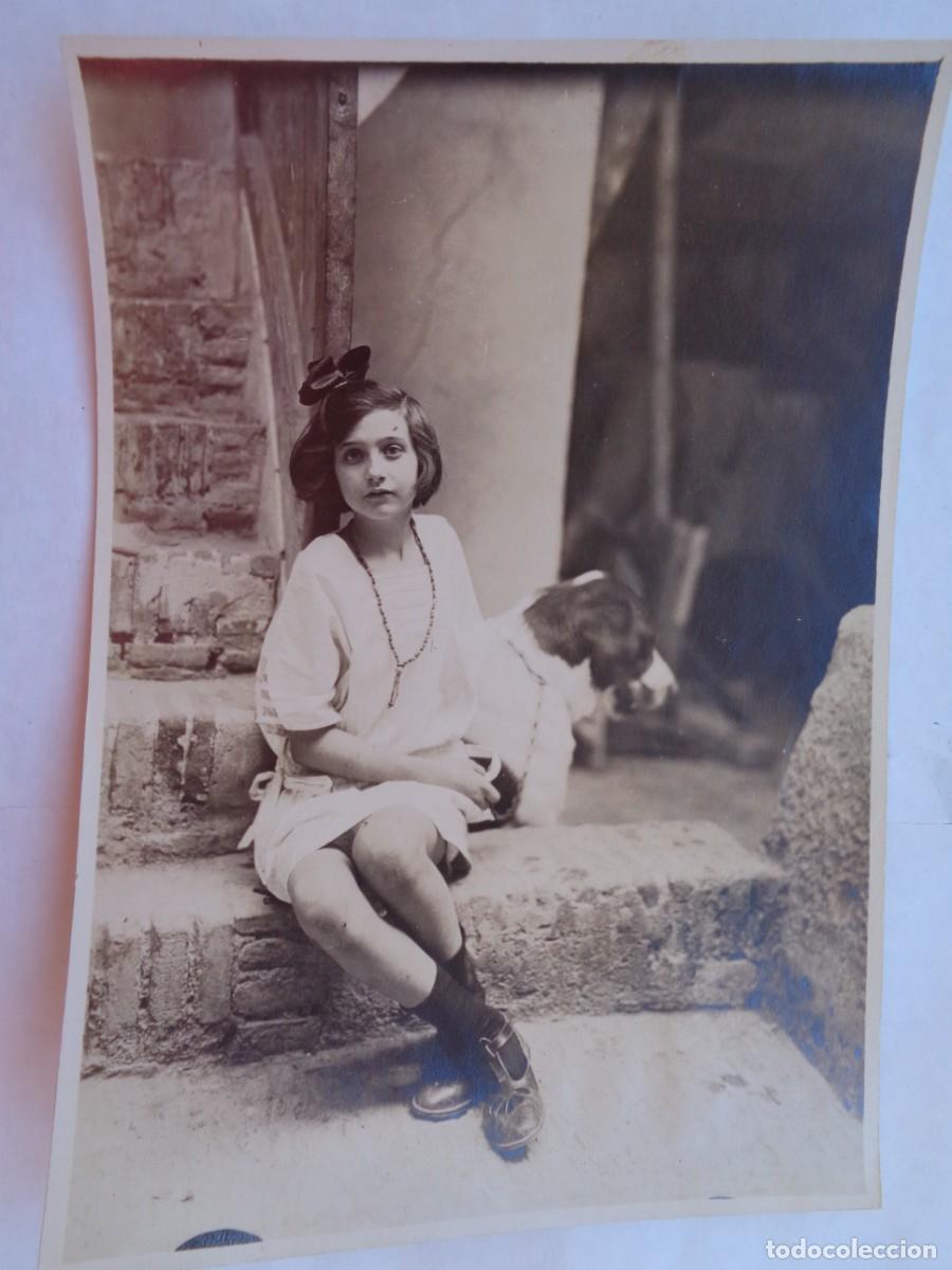 Antique Photography: PRECIOSA FOTO DE NI&Ntilde;A CON PERRO , PRINCIPIOS DE SIGLO ... 12,5 X 17,5 CM