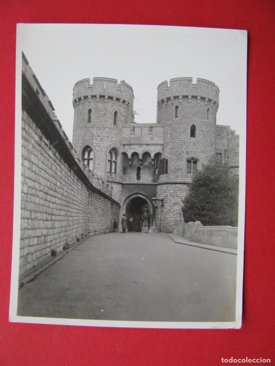 Fotografia antica: FOTO DE LA PUERTA NORMANDA DEL CASTILLO DE WINDSOR. INGLATERRA. 11X8,5 CM.