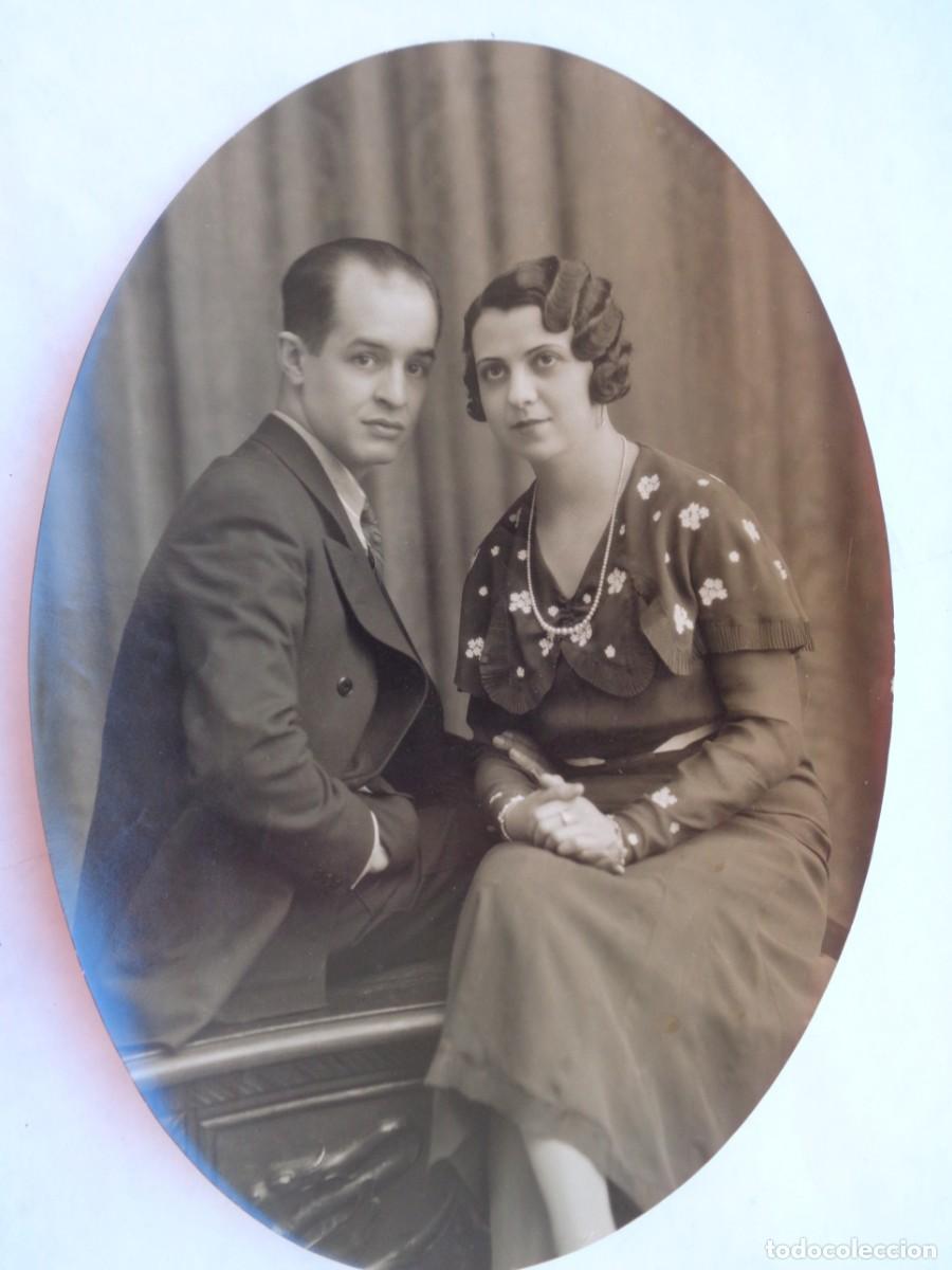 Antique Photography: PRECIOSA FOTO DE ESTUDIO DE PAREJA, A&Ntilde;OS 20 - 30. ..... RECORTADA EN &Oacute;VALO DE 14 X 21 CM