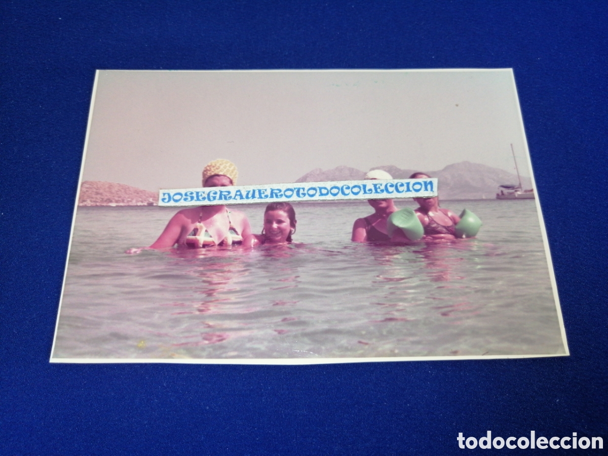 Fotograf&iacute;a antigua: PLAYA MODELOS EN BA&Ntilde;ADOR (MALLORCA) A&Ntilde;O 1974 FOTOGRAF&Iacute;A ANTIGUA