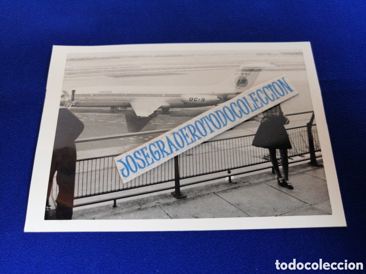 Antique Photography: AVION IBERIA DC-9 3N AEROPUERTO CON MODELO FOTOGRAF&Iacute;A ANTIGUA SIGLO PASADO